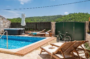 Stone Villa in Šumet with Pool and Jacuzzi