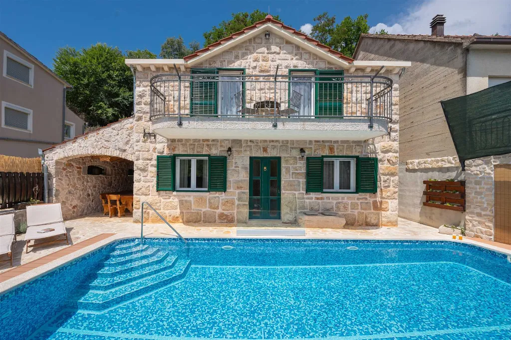 Stone Villa in Šumet with Pool and Jacuzzi