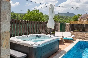 Stone Villa in Šumet with Pool and Jacuzzi