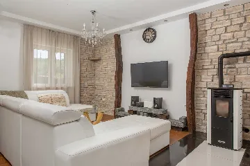 Stone Villa in Šumet with Pool and Jacuzzi