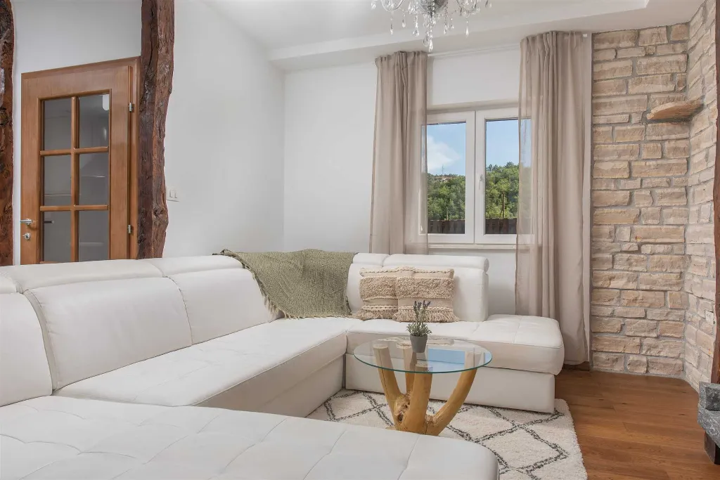 Stone Villa in Šumet with Pool and Jacuzzi
