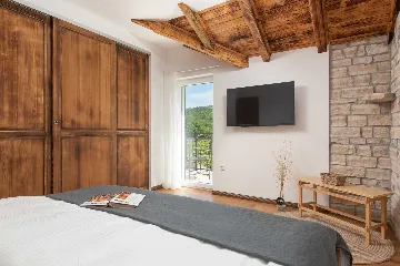 Stone Villa in Šumet with Pool and Jacuzzi