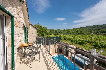 Stone Villa in Šumet with Pool and Jacuzzi
