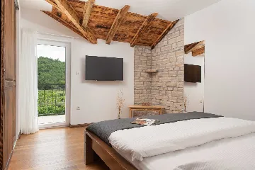 Stone Villa in Šumet with Pool and Jacuzzi