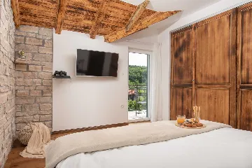 Stone Villa in Šumet with Pool and Jacuzzi