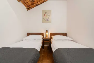 Stone Villa in Šumet with Pool and Jacuzzi