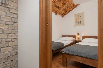 Stone Villa in Šumet with Pool and Jacuzzi