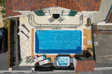 Stone Villa in Šumet with Pool and Jacuzzi