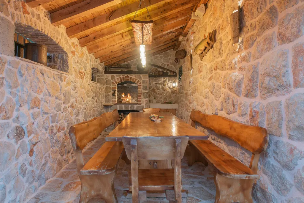Stone Villa in Šumet with Pool and Jacuzzi
