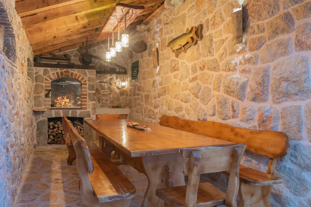 Stone Villa in Šumet with Pool and Jacuzzi