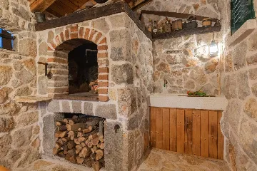 Stone Villa in Šumet with Pool and Jacuzzi