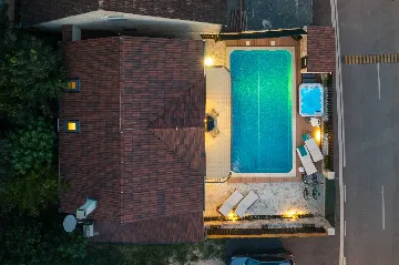 Stone Villa in Šumet with Pool and Jacuzzi