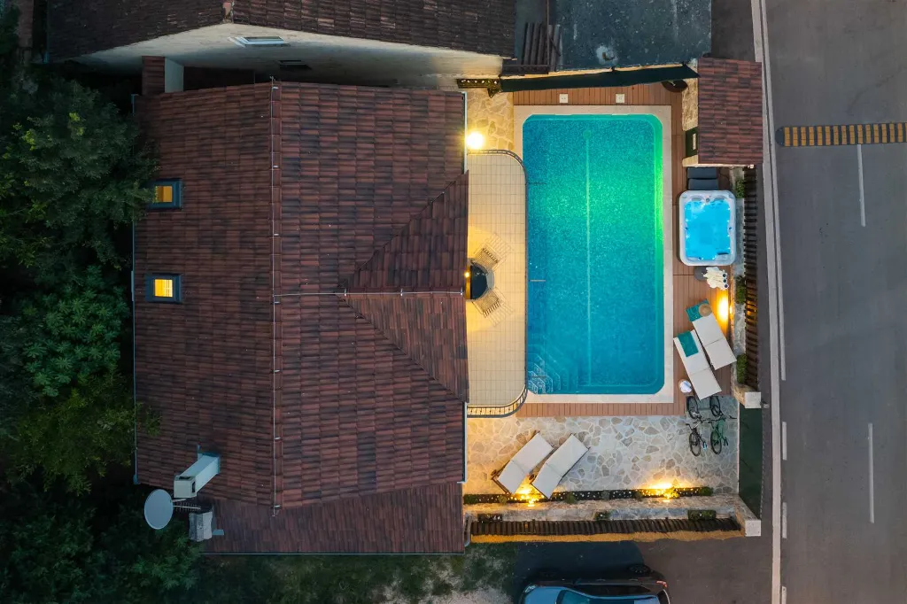 Stone Villa in Šumet with Pool and Jacuzzi
