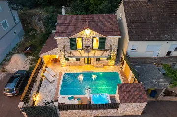 Stone Villa in Šumet with Pool and Jacuzzi