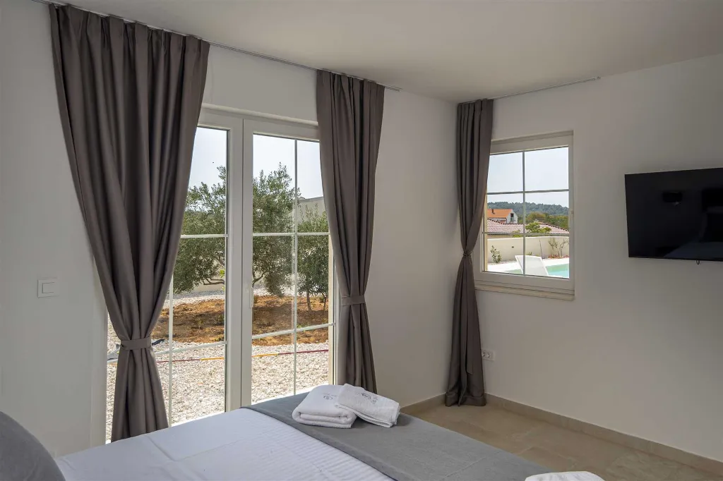 Family Villa in Jezera with Hydromassage Pool