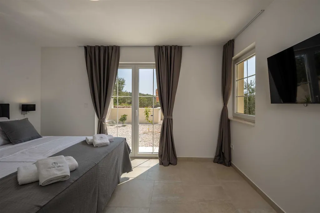 Family Villa in Jezera with Hydromassage Pool