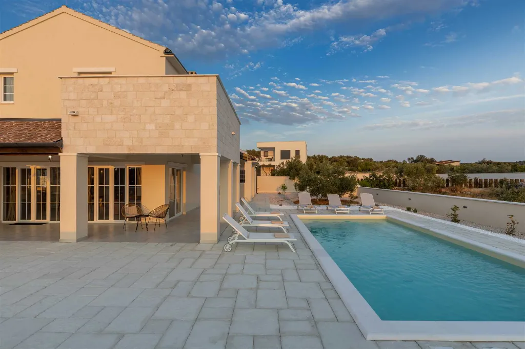 Family Villa in Jezera with Hydromassage Pool