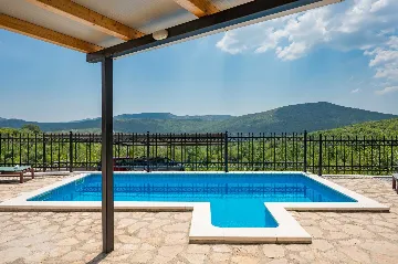 Holiday House in Kladnjice with Heated Private Pool