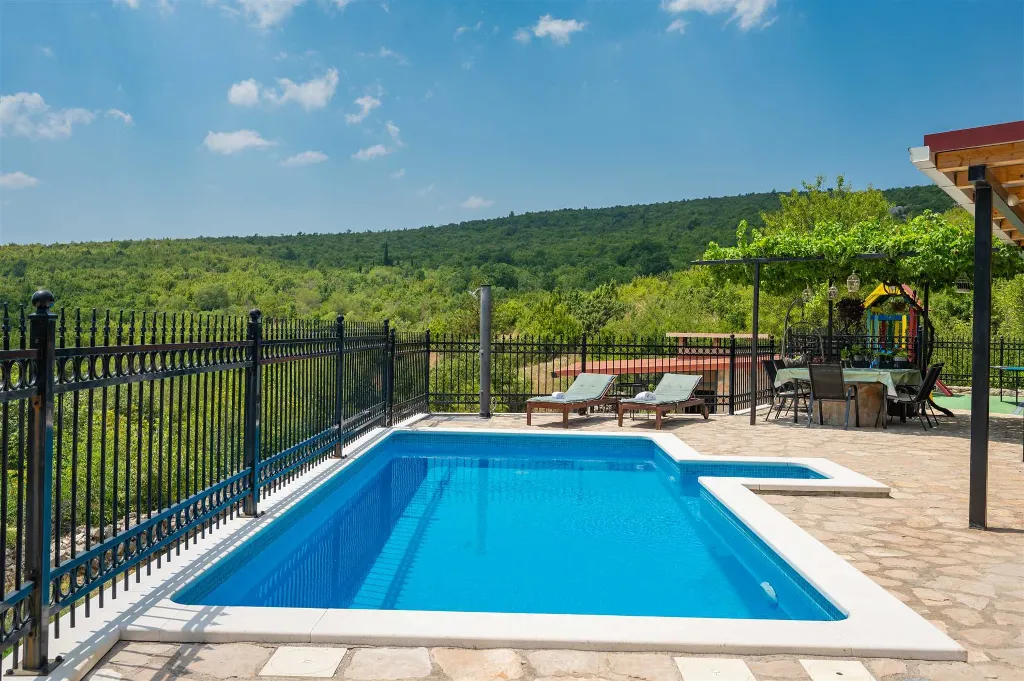Holiday House in Kladnjice with Heated Private Pool