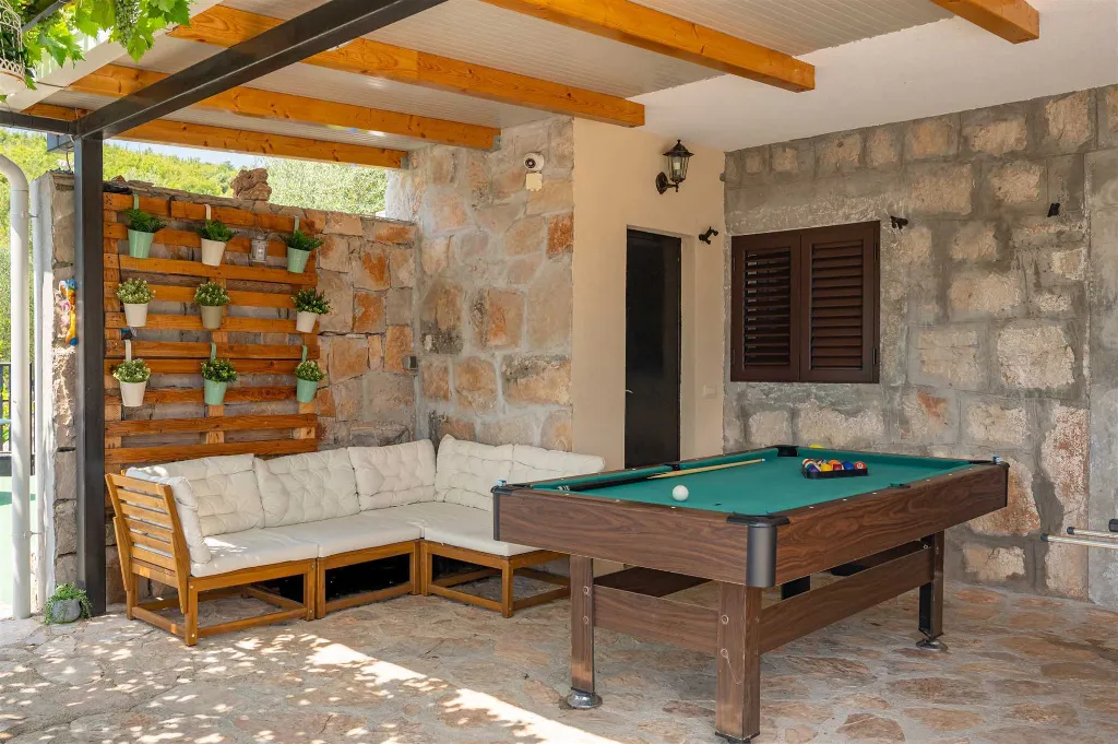 Holiday House in Kladnjice with Heated Private Pool