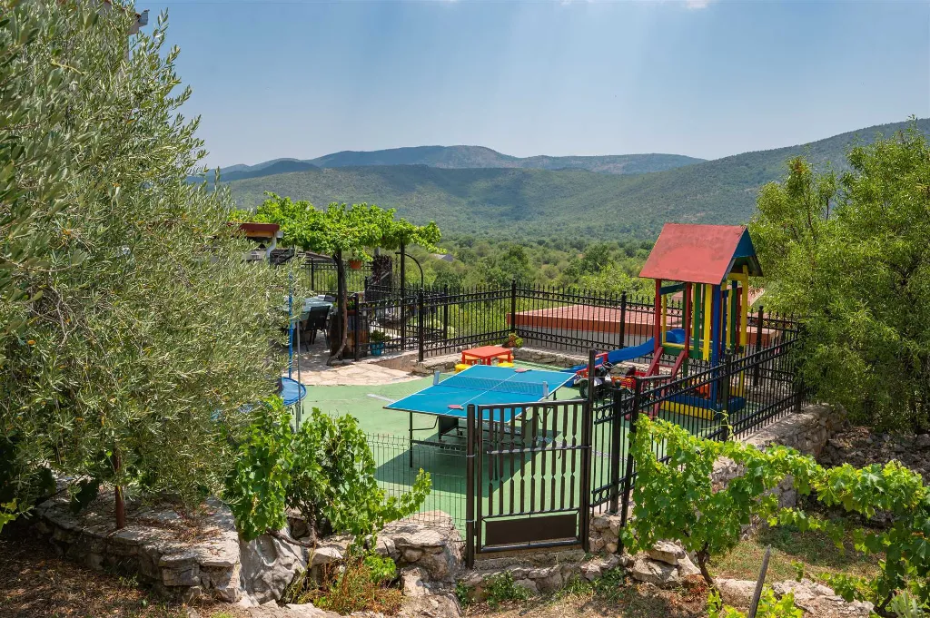 Holiday House in Kladnjice with Heated Private Pool