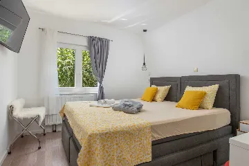 Holiday House in Kladnjice with Heated Private Pool