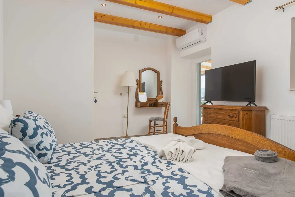 Holiday House in Kladnjice with Heated Private Pool