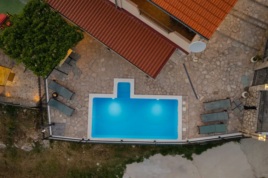 Holiday House in Kladnjice with Heated Private Pool