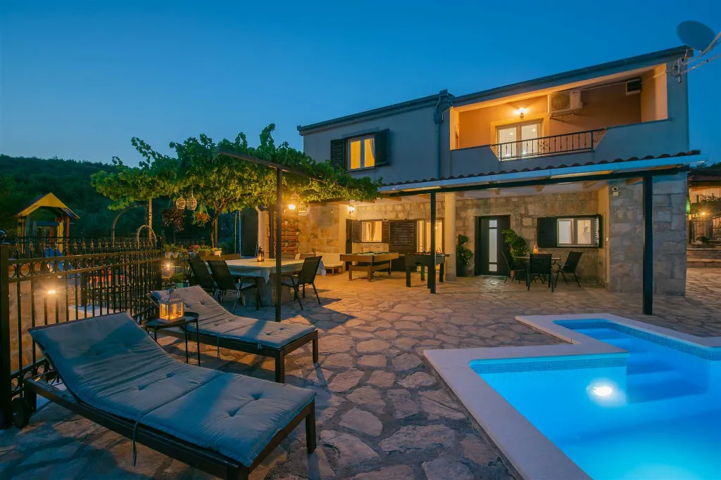 Holiday House in Kladnjice with Heated Private Pool