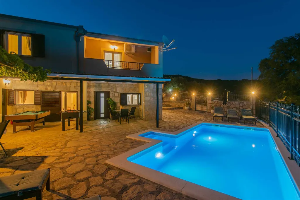Holiday House in Kladnjice with Heated Private Pool