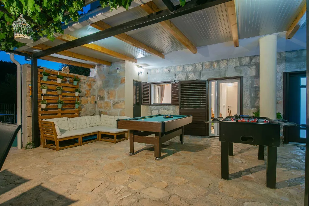 Holiday House in Kladnjice with Heated Private Pool