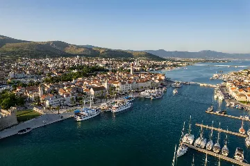 Holiday House in Kladnjice with Heated Private Pool