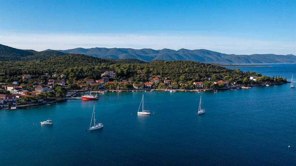 Beachfront Villa in Orebic with Pool and Jacuzzi