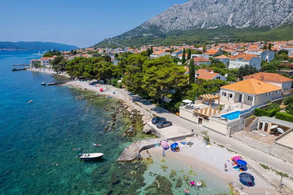 Beachfront Villa in Orebic with Pool and Jacuzzi