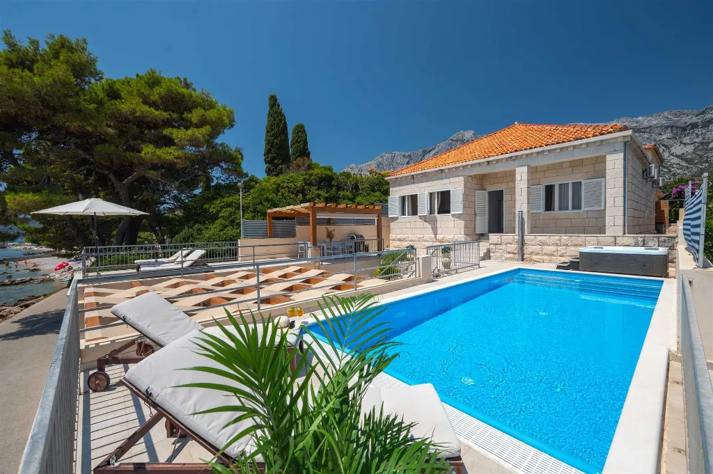 Beachfront Villa in Orebic with Pool and Jacuzzi