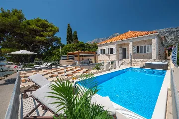 Beachfront Villa in Orebic with Pool and Jacuzzi