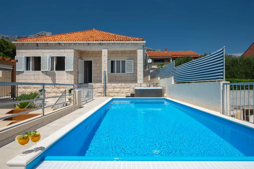 Beachfront Villa in Orebic with Pool and Jacuzzi