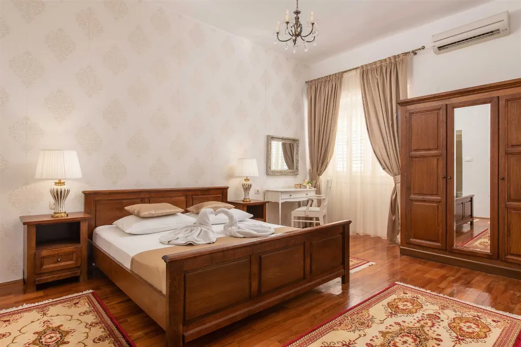 Beachfront Villa in Orebic with Pool and Jacuzzi