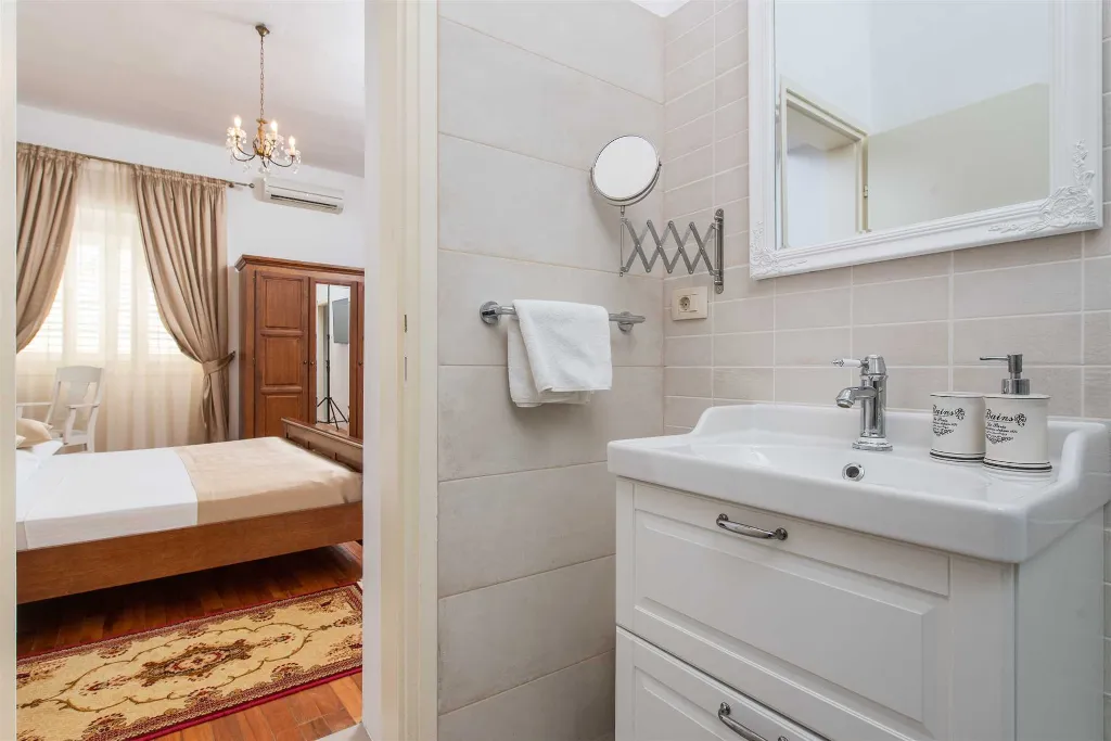 Beachfront Villa in Orebic with Pool and Jacuzzi