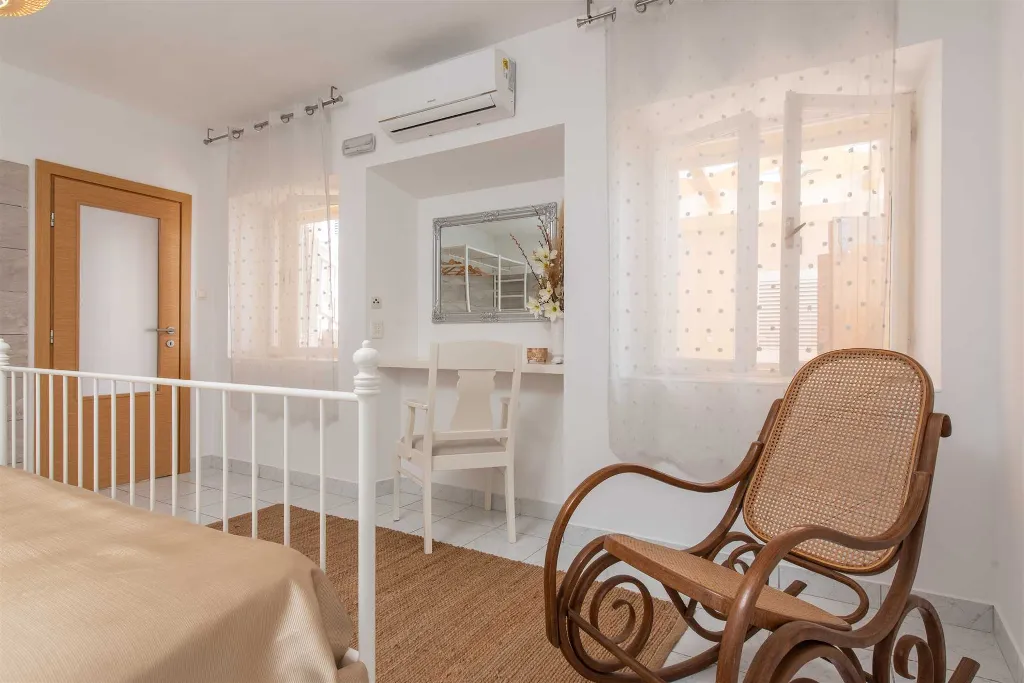 Beachfront Villa in Orebic with Pool and Jacuzzi