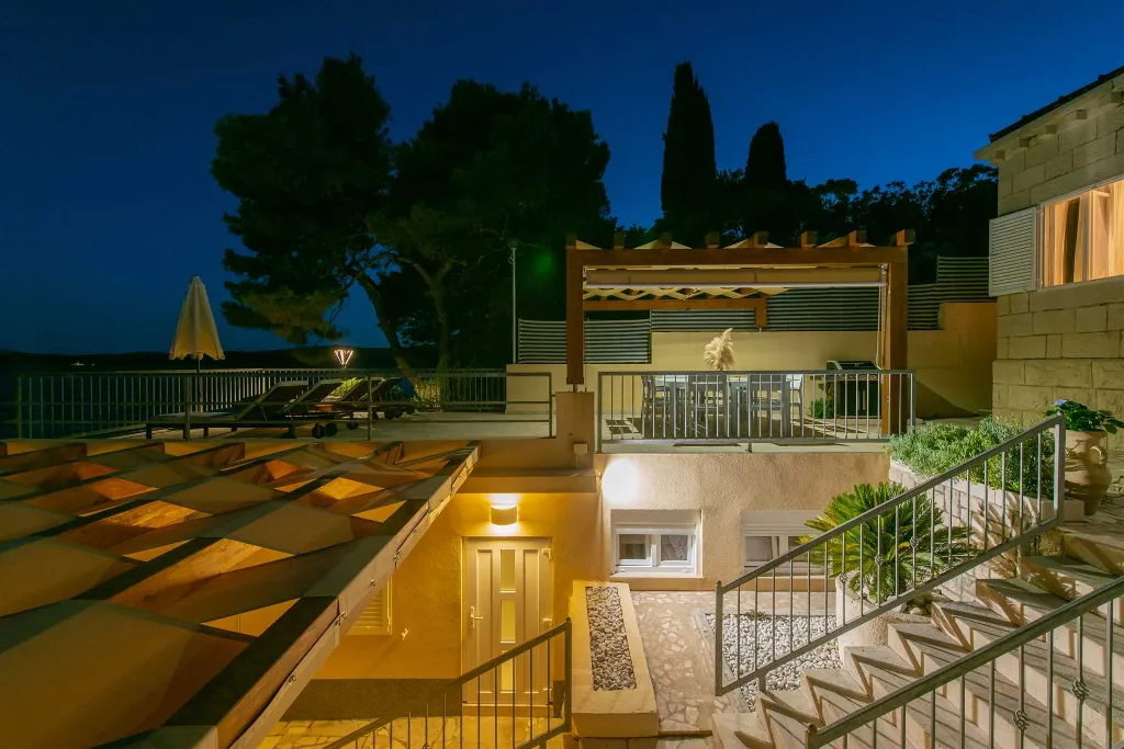 Beachfront Villa in Orebic with Pool and Jacuzzi