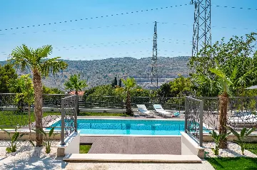 Srinjine Villa with Private Pool and Fitness Room