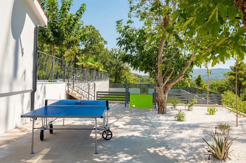 Srinjine Villa with Private Pool and Fitness Room