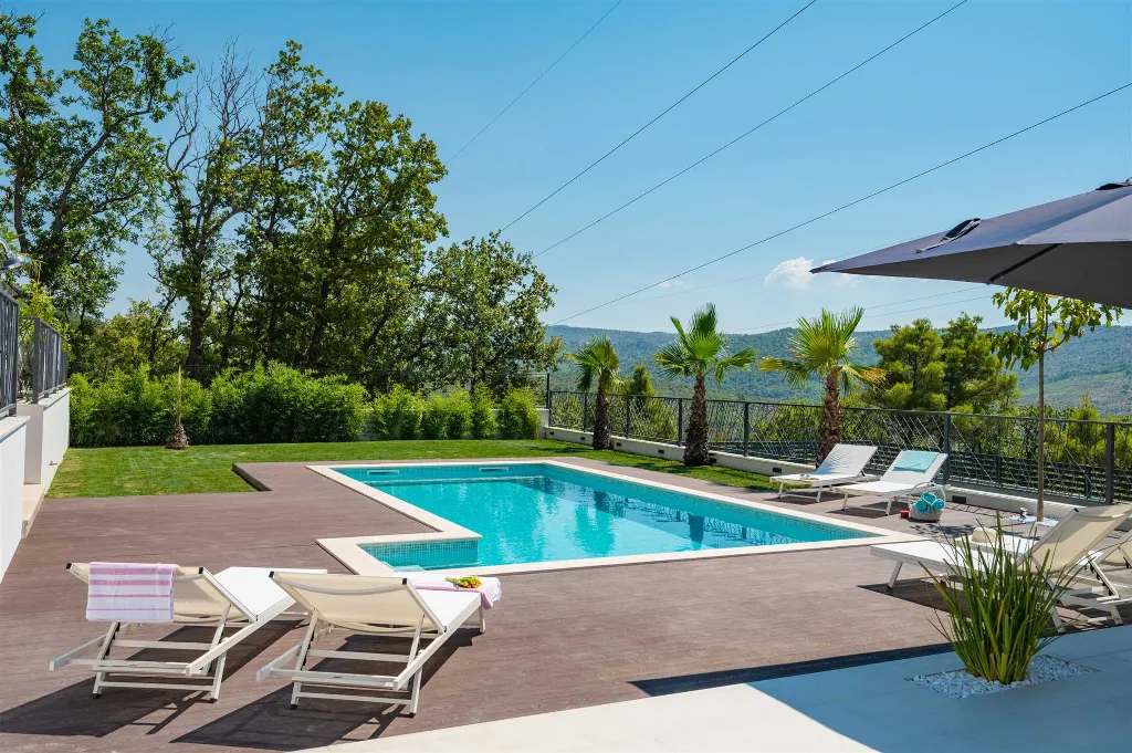 Srinjine Villa with Private Pool and Fitness Room