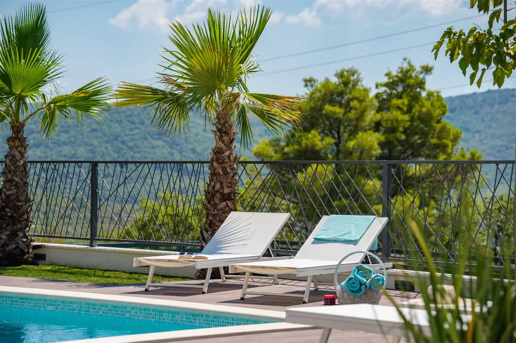 Srinjine Villa with Private Pool and Fitness Room