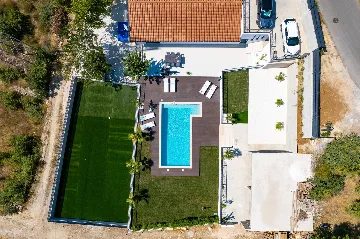 Srinjine Villa with Private Pool and Fitness Room