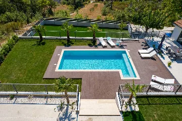 Srinjine Villa with Private Pool and Fitness Room