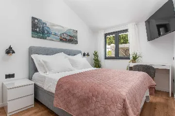 Srinjine Villa with Private Pool and Fitness Room