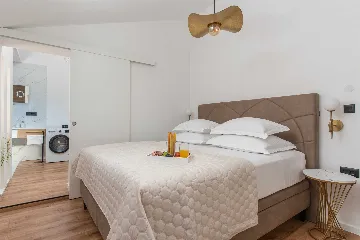 Srinjine Villa with Private Pool and Fitness Room