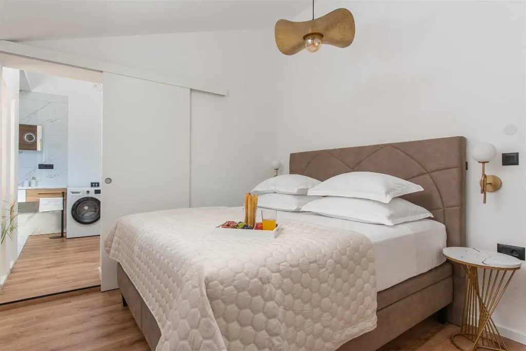 Srinjine Villa with Private Pool and Fitness Room